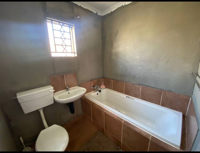 2 BEDROOM HOUSE FOR SALE IN STRETFORD